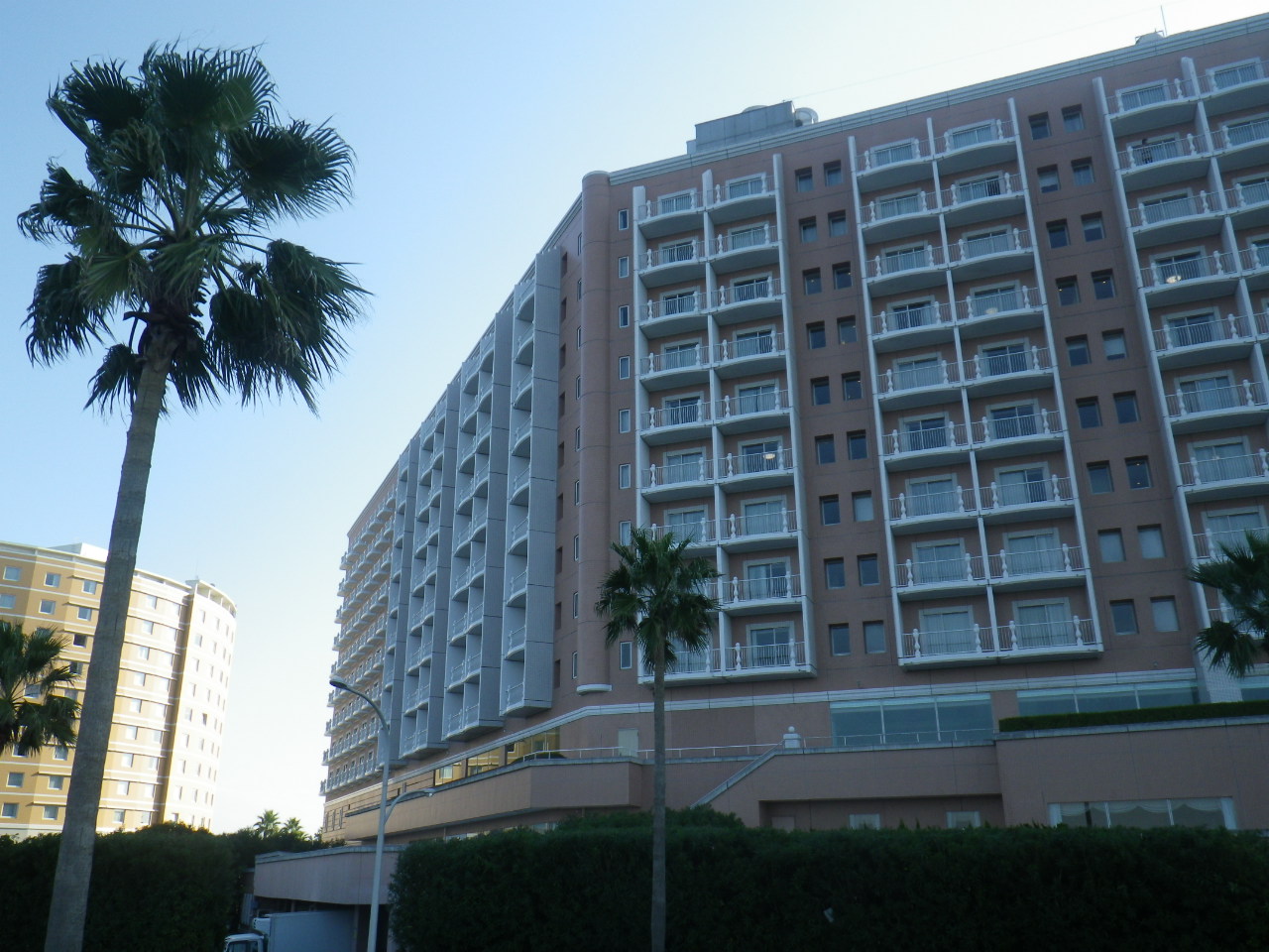 某ホテル外壁改修工事　全景